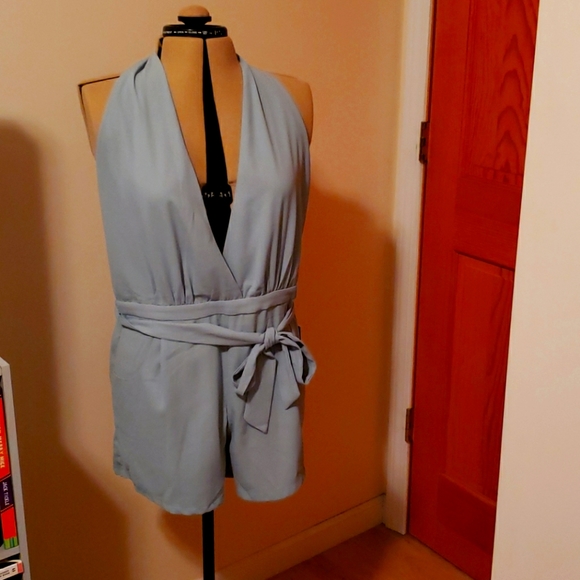 Lulu's XL Sage Halter Romper NWT - Picture 2 of 14